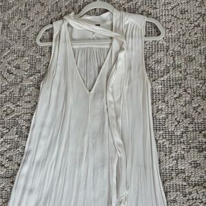 Stylish White V-Neck Sleeveless Dress